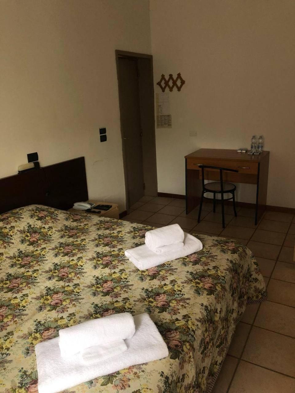 Be Me Hotel Helvetia Tabiano Terme ภายนอก รูปภาพ