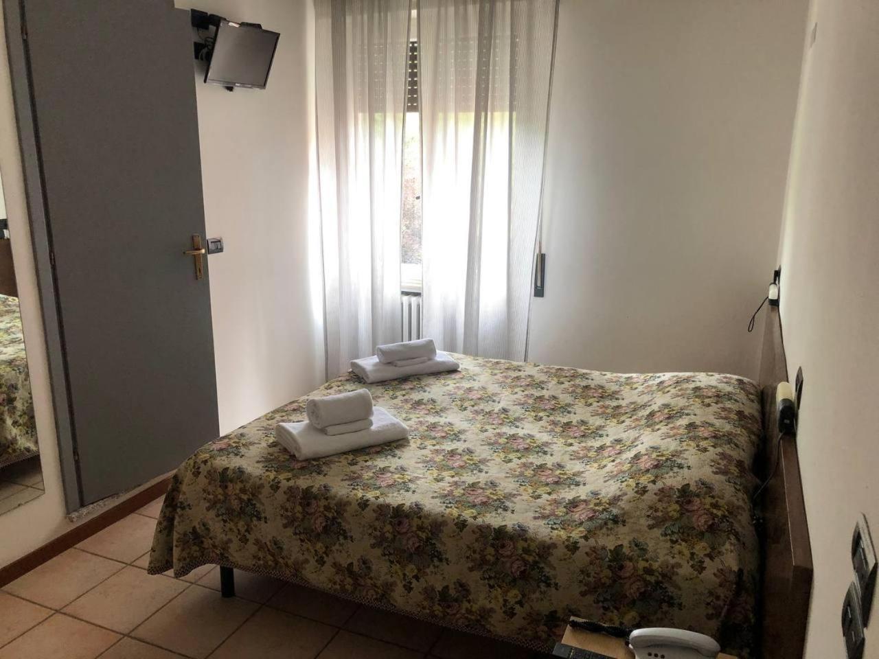 Be Me Hotel Helvetia Tabiano Terme ภายนอก รูปภาพ