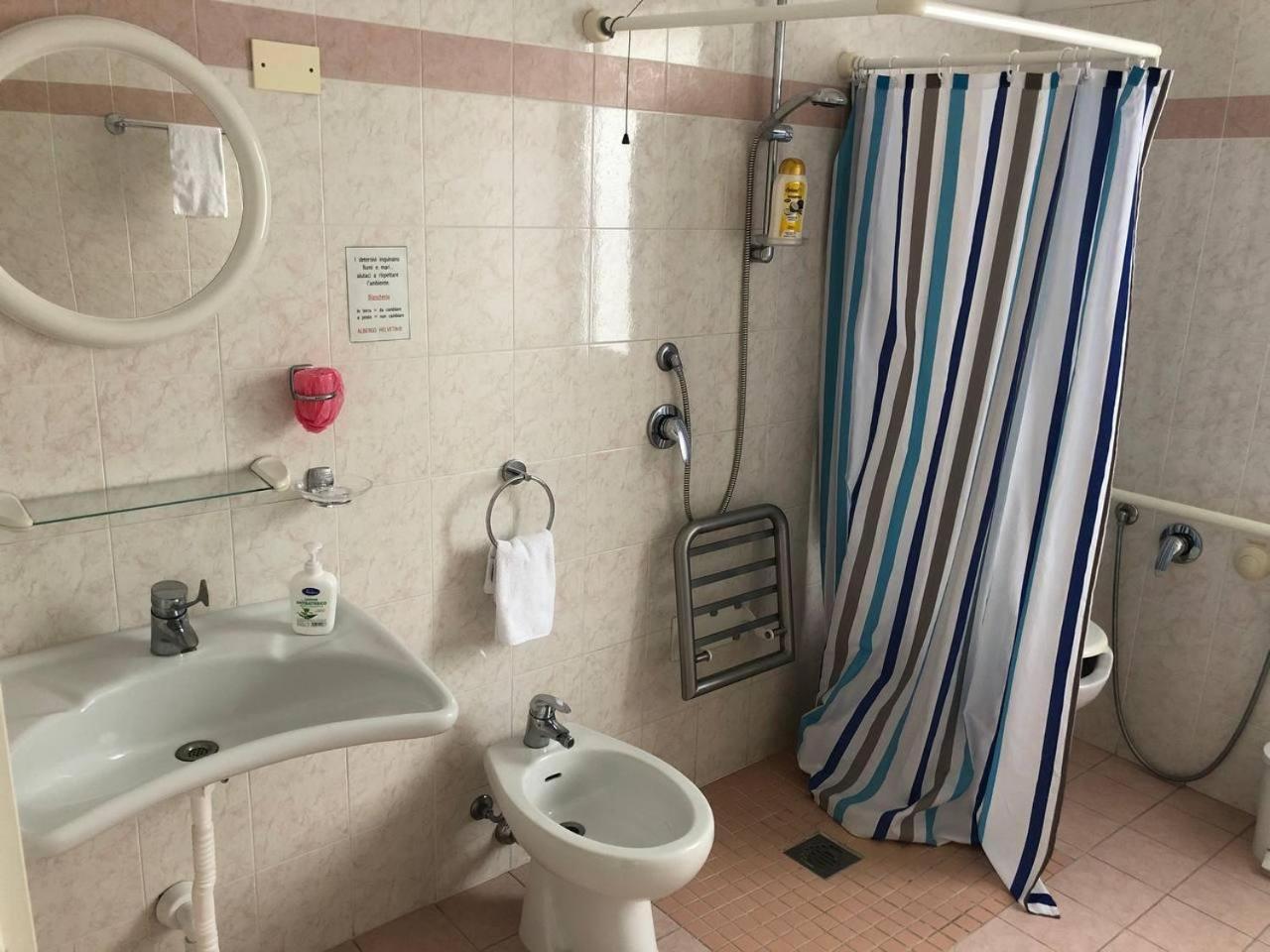 Be Me Hotel Helvetia Tabiano Terme ภายนอก รูปภาพ