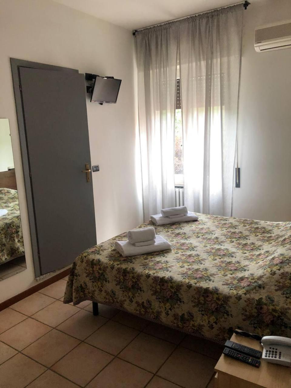 Be Me Hotel Helvetia Tabiano Terme ภายนอก รูปภาพ